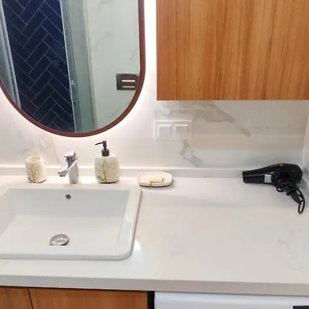 Hotel Urla Merkezde Havuzlu Muestakil