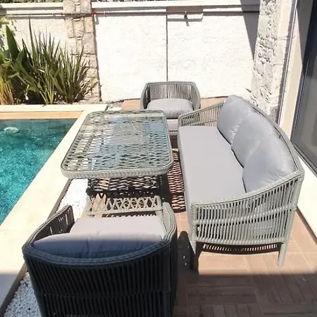 Urla Merkezde Havuzlu Muestakil מלון *